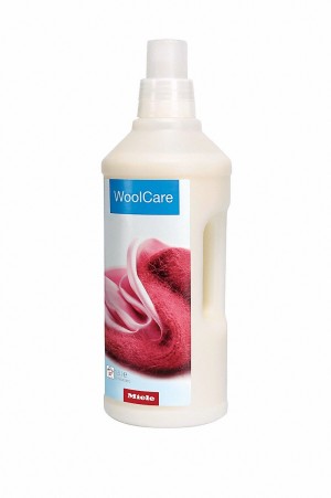 WoolCare Feinwaschmittel 1,5 l für Wolle, Seide und andere empfindliche Textilien.